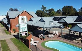 Young Federation Motor Inn And Services Club